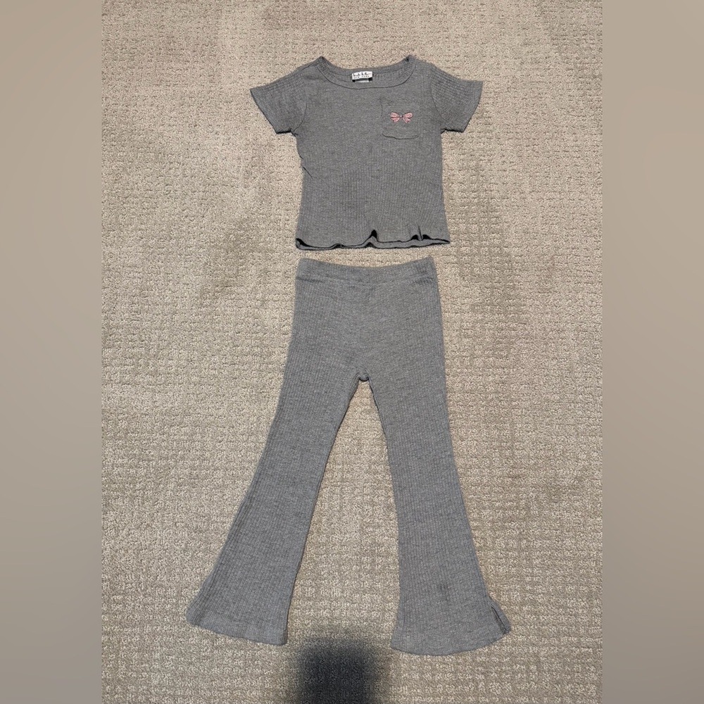 Kids Grey Short Sleeve Top and Flare Bottoms Set Size 6